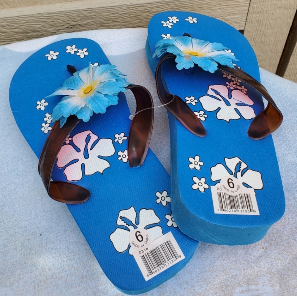 Summer Flip Flops NWT Blue Floral Hawaiian Fashion Thong Slippers Wmn's Sz 6
